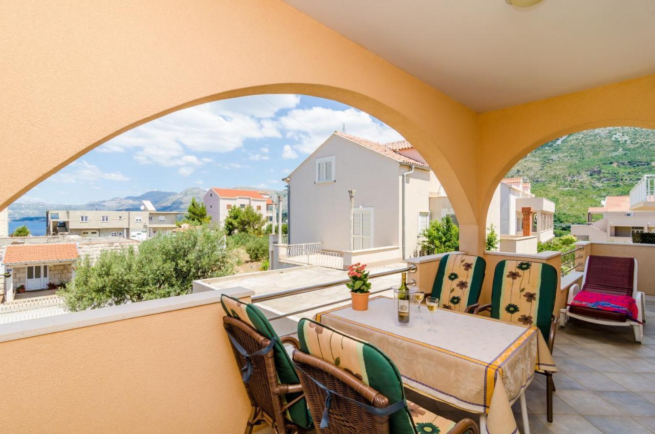 Guesthouse Somnium 챠브타트 외부 사진