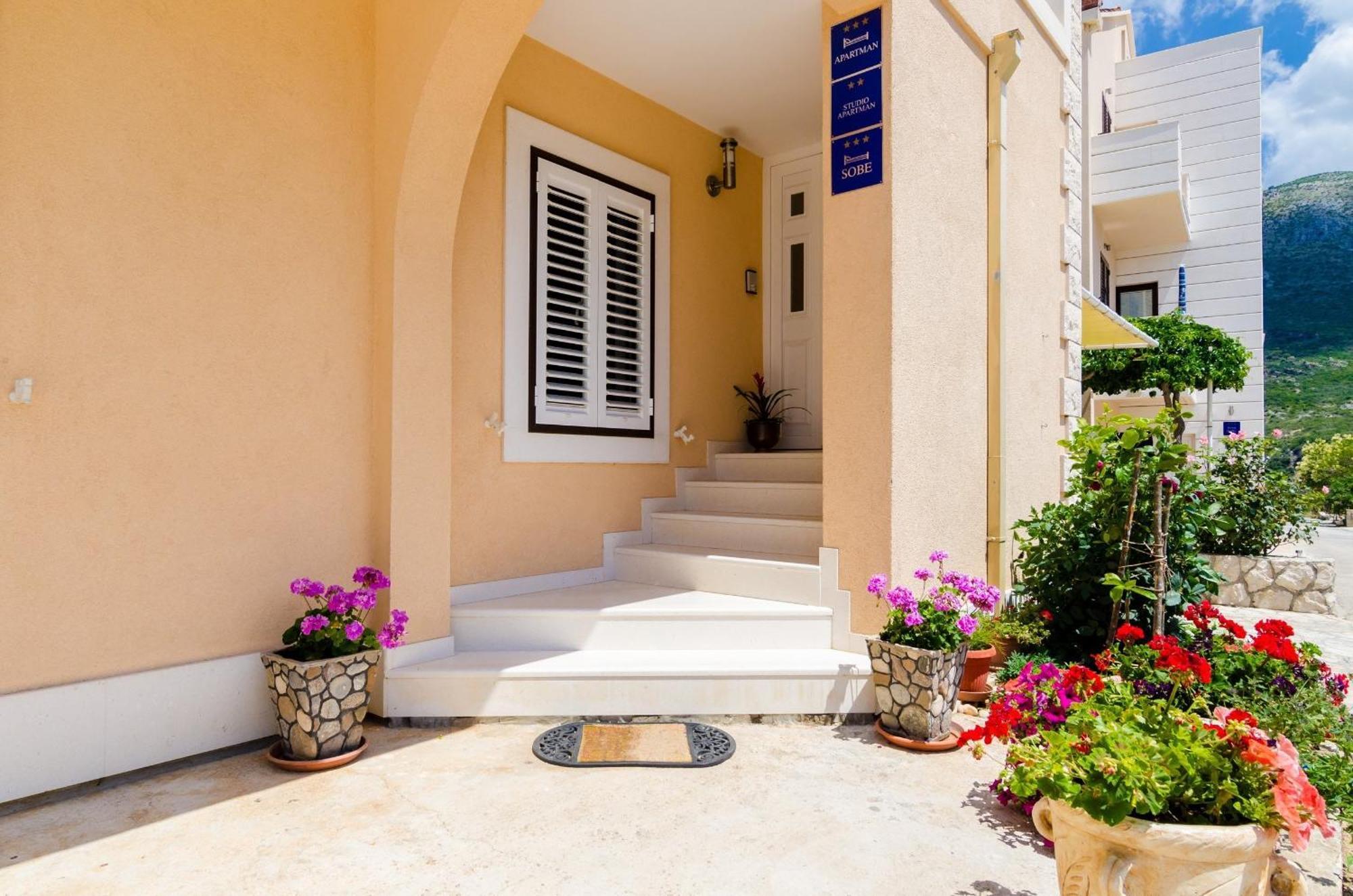 Guesthouse Somnium 챠브타트 외부 사진
